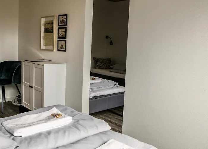 Bed and breakfast By The Sea 3*