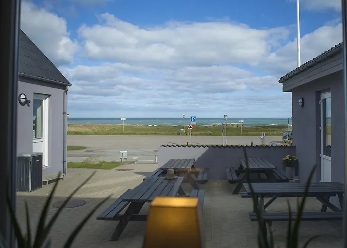 Bed and breakfast By The Sea 3*