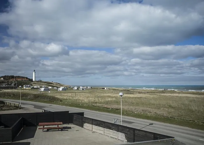 Bed and breakfast By The Sea 3*