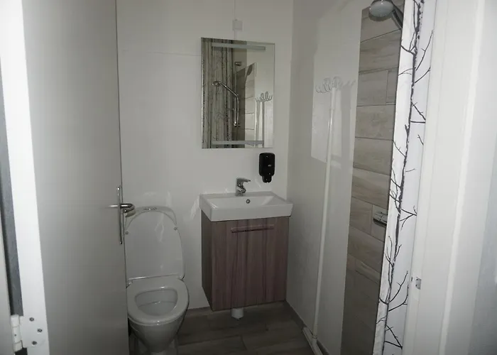 Bed and breakfast By The Sea 3*