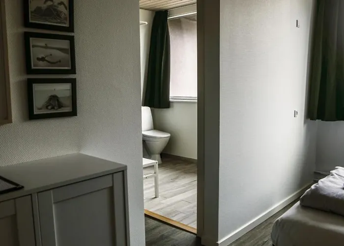 Bed and breakfast By The Sea 3*